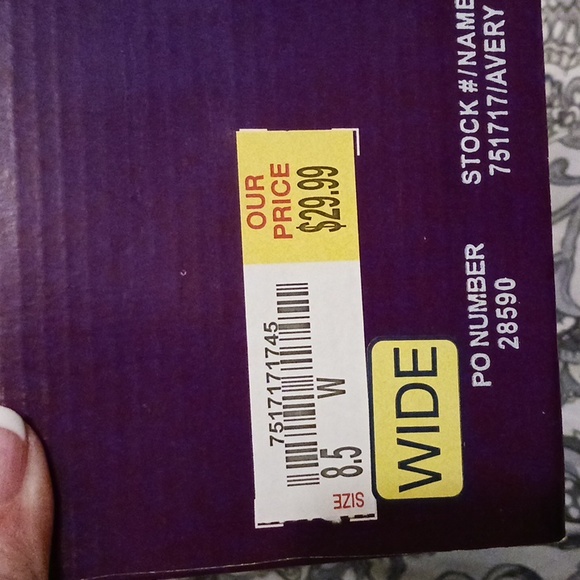 White Chelsea Moreland 2" 8 1/2 wide sandal - Picture 6 of 9